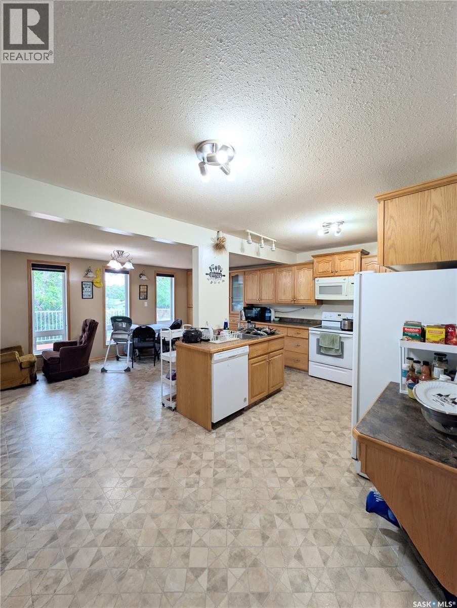 350 Begg Street W, Swift Current, Saskatchewan S9H 0K6 - Photo 3 - SK039347