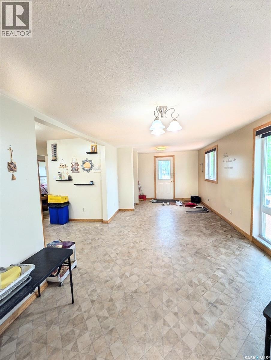350 Begg Street W, Swift Current, Saskatchewan S9H 0K6 - Photo 4 - SK039347