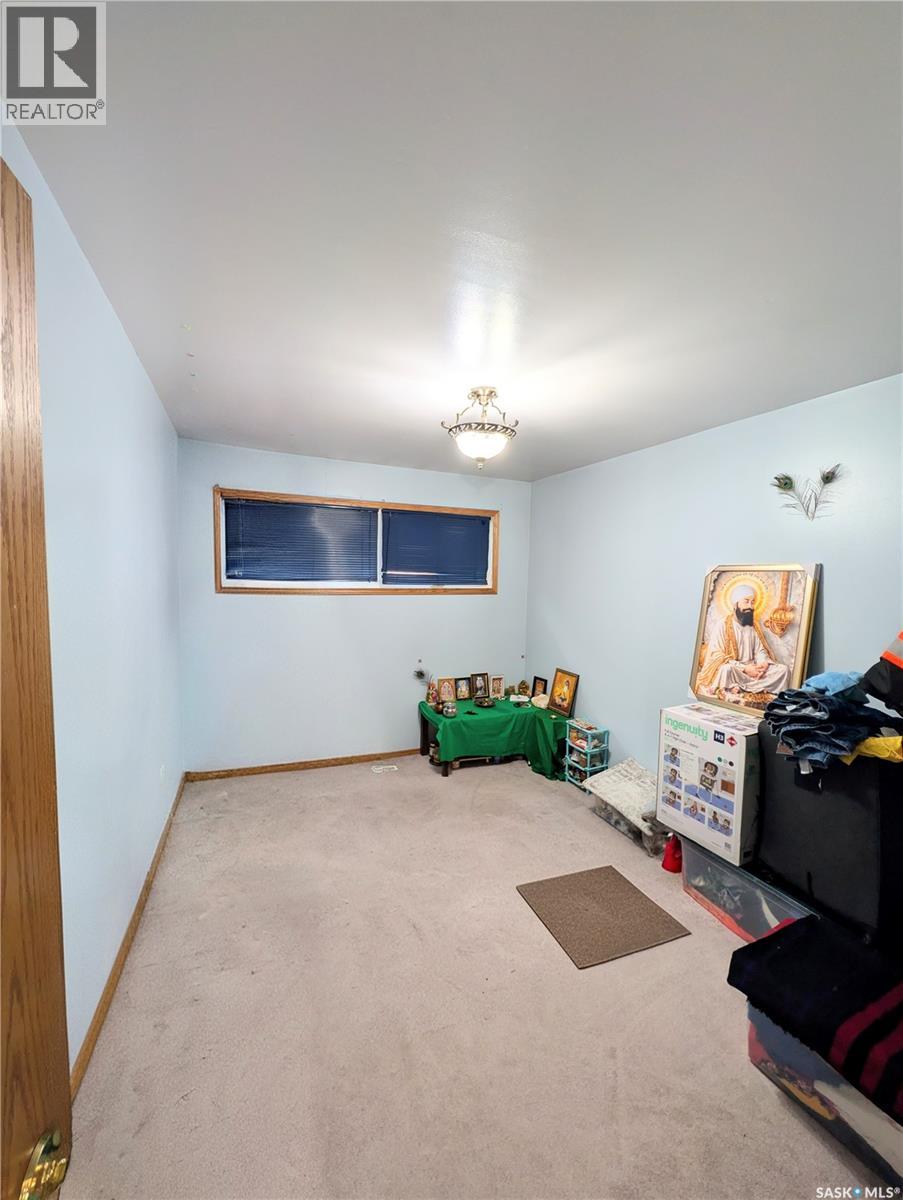 350 Begg Street W, Swift Current, Saskatchewan S9H 0K6 - Photo 9 - SK039347