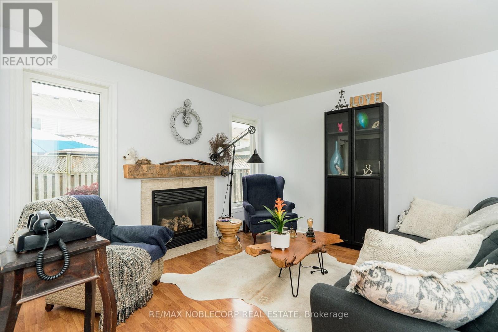 747 Edwards Avenue, Milton, Ontario  L9T 6B2 - Photo 5 - W13438032