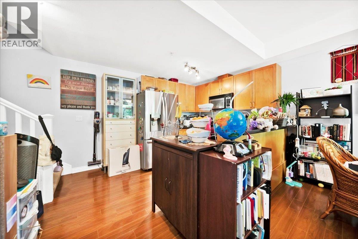207 7333 16th Avenue, Burnaby, British Columbia  V3N 0A8 - Photo 7 - R3135177