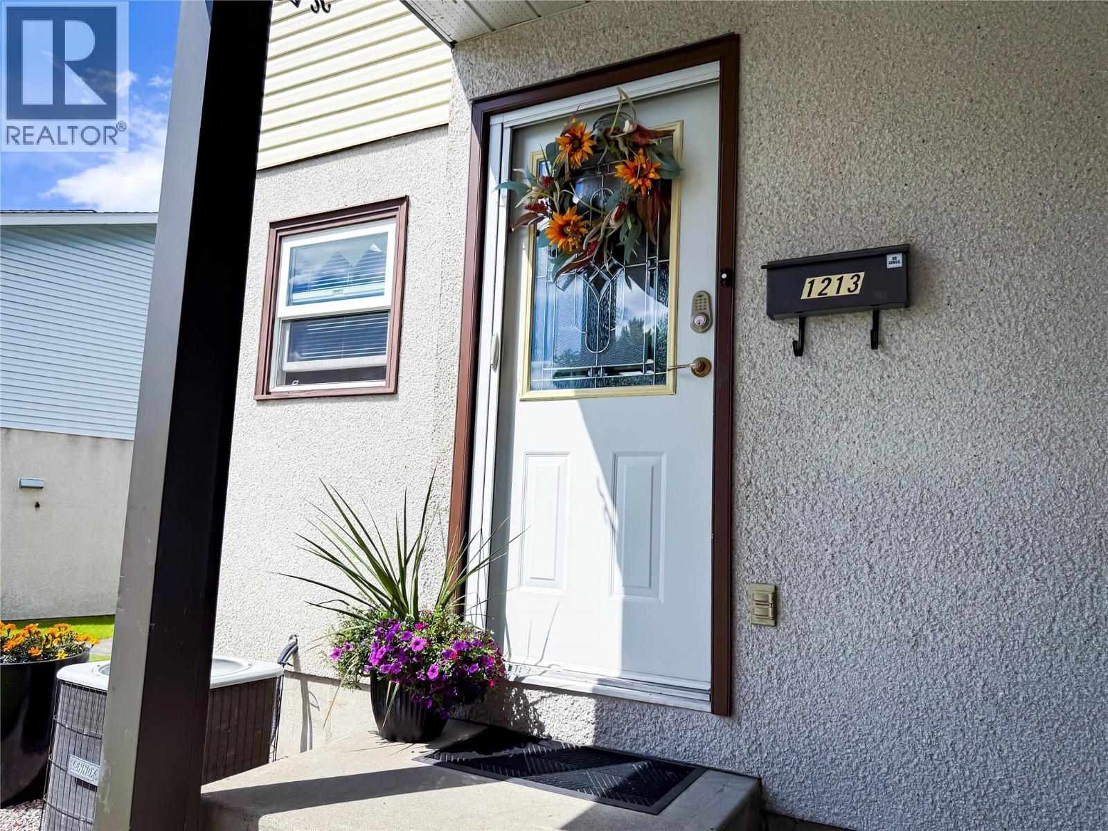 1213 Primrose Street, Trail, British Columbia V1R 4M8 - Photo 8 - 10391259