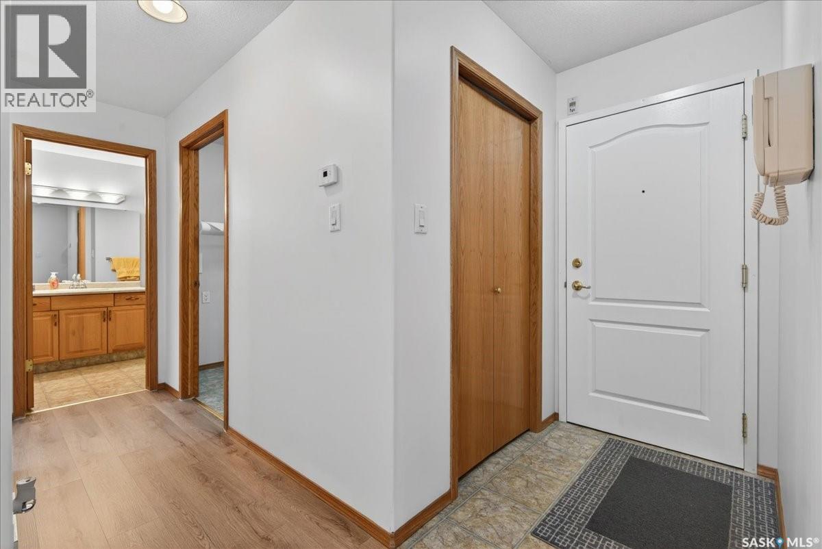 106 6 Lorne Place, Regina, Saskatchewan S4R 8B3 - Photo 3 - SK039323