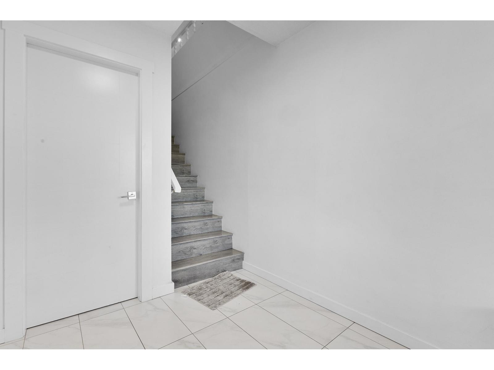 7991 138a Street, Surrey, British Columbia  V3W 7E8 - Photo 2 - R3134517