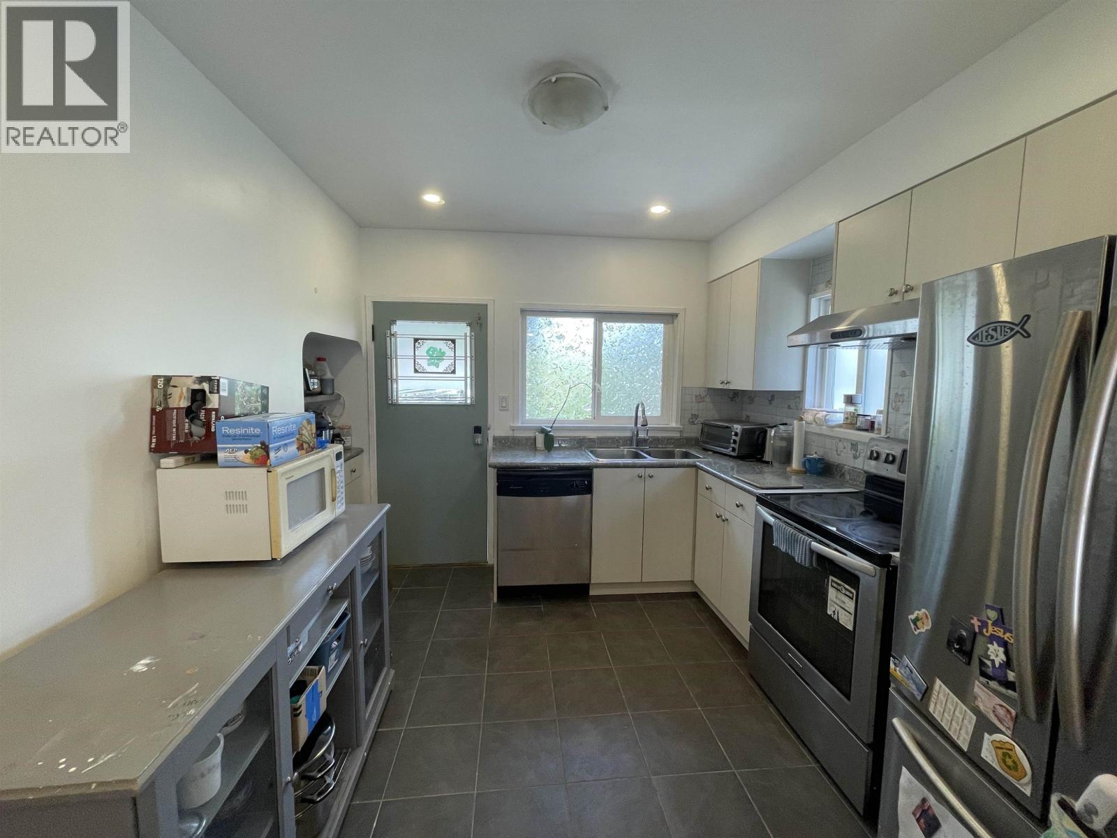 1507 W 63rd Avenue, Vancouver, British Columbia  V6P 2H5 - Photo 2 - R3132275