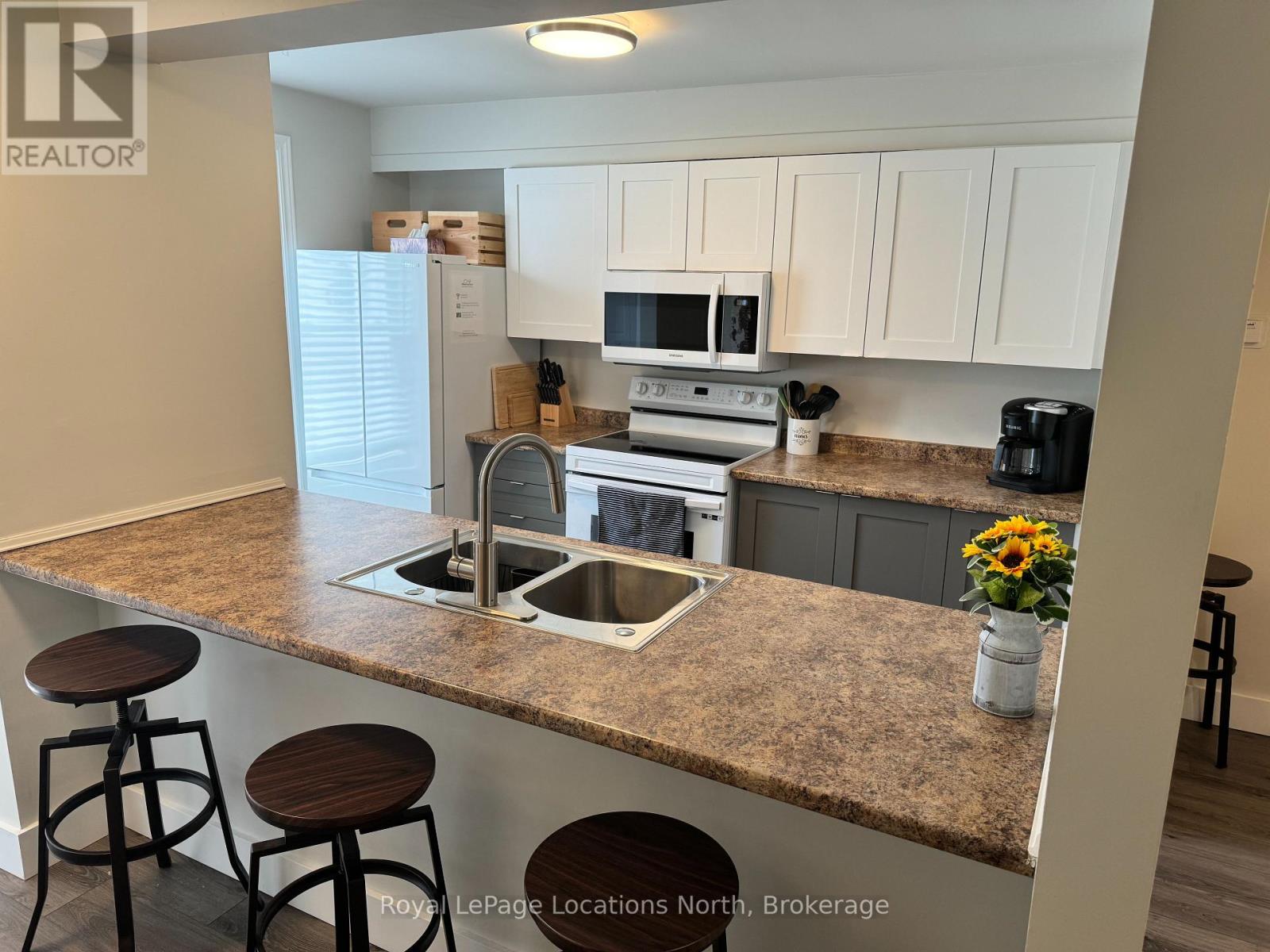 17 - 127 Alfred Street W, Blue Mountains, Ontario  N0H 2P0 - Photo 2 - X13441744