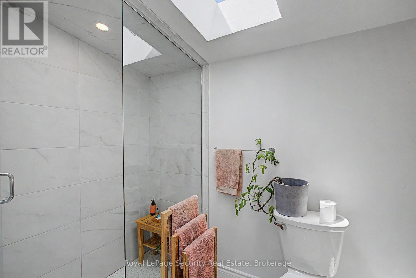 410 Manning Avenue, Toronto, Ontario  M6G 2V7 - Photo 14 - C13441718