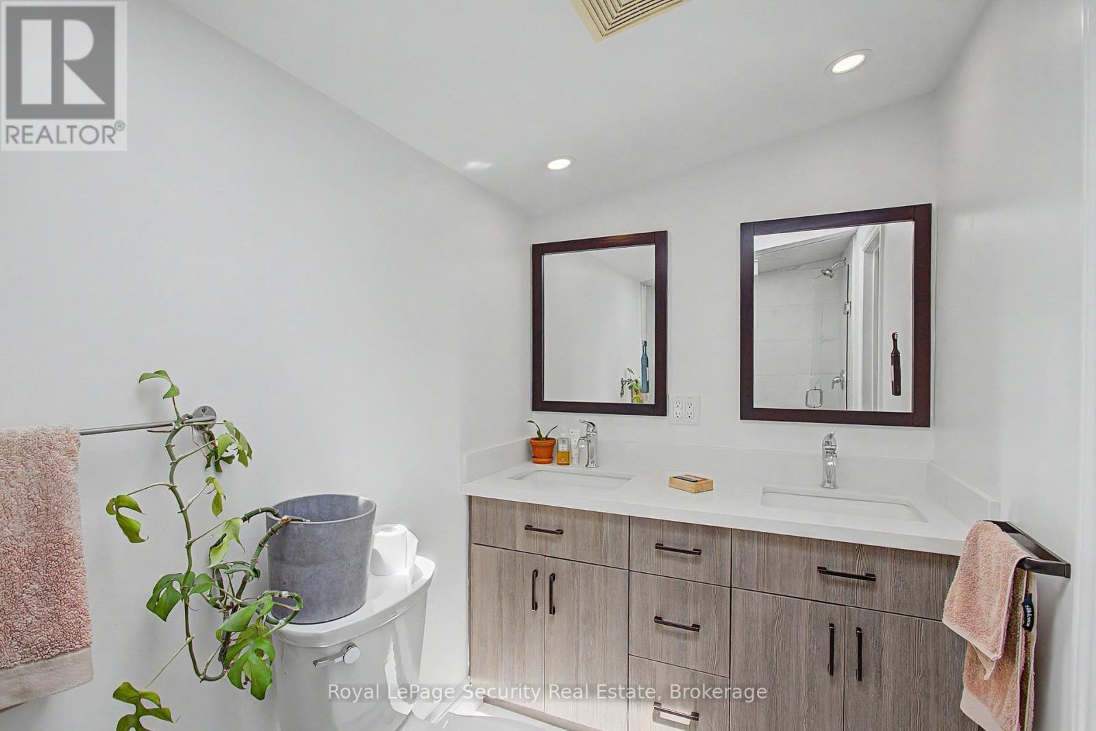 410 Manning Avenue, Toronto, Ontario  M6G 2V7 - Photo 15 - C13441718