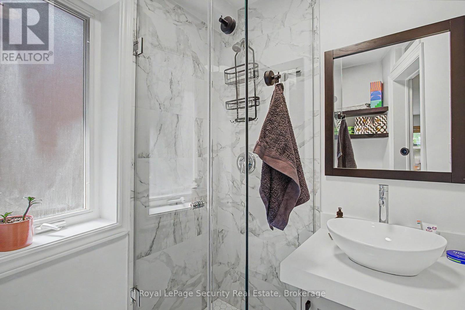 410 Manning Avenue, Toronto, Ontario  M6G 2V7 - Photo 19 - C13441718