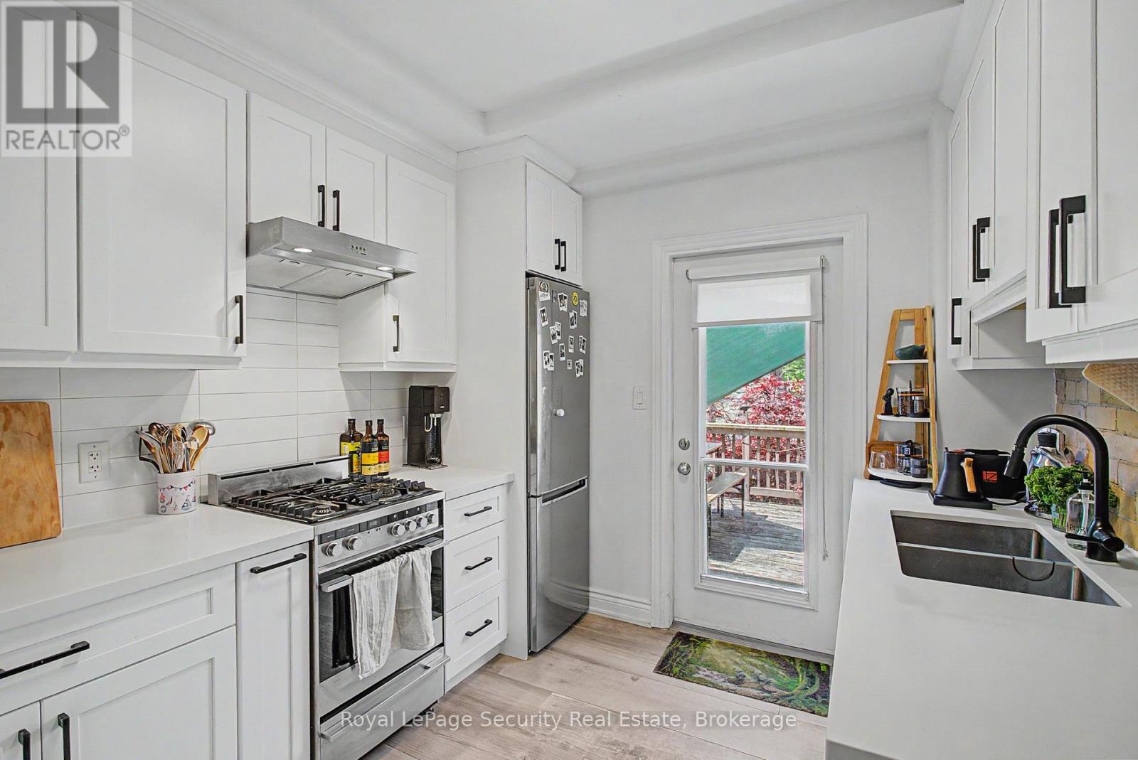 410 Manning Avenue, Toronto, Ontario  M6G 2V7 - Photo 6 - C13441718