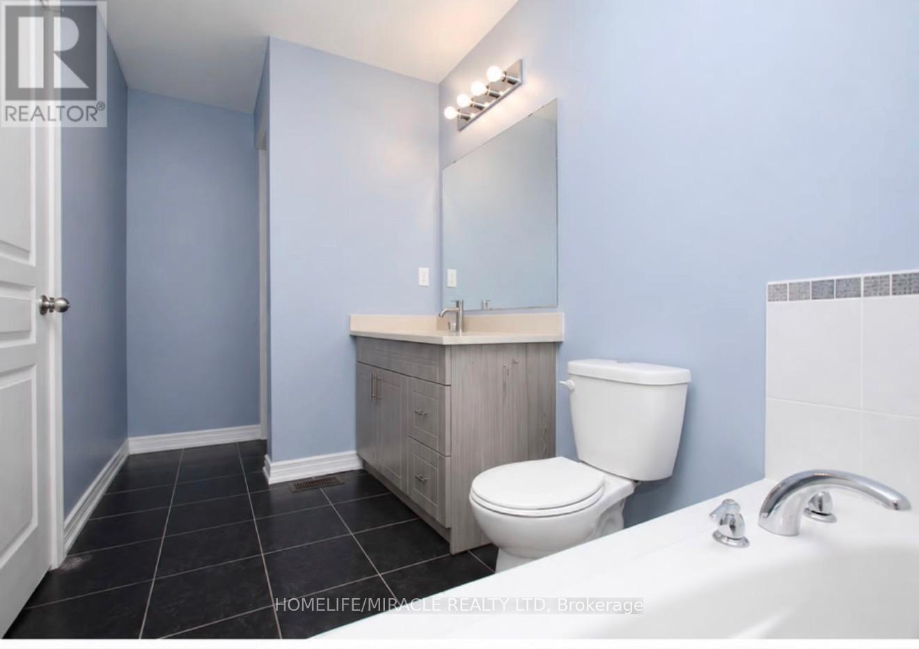 16 Ebury Drive, Brampton, Ontario  L6X 5M7 - Photo 4 - W13441726