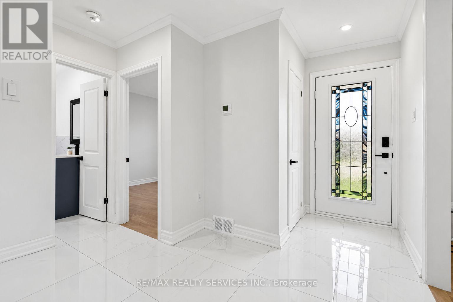 21 Gregory Street, Brampton, Ontario  L6Y 1G2 - Photo 3 - W13441748