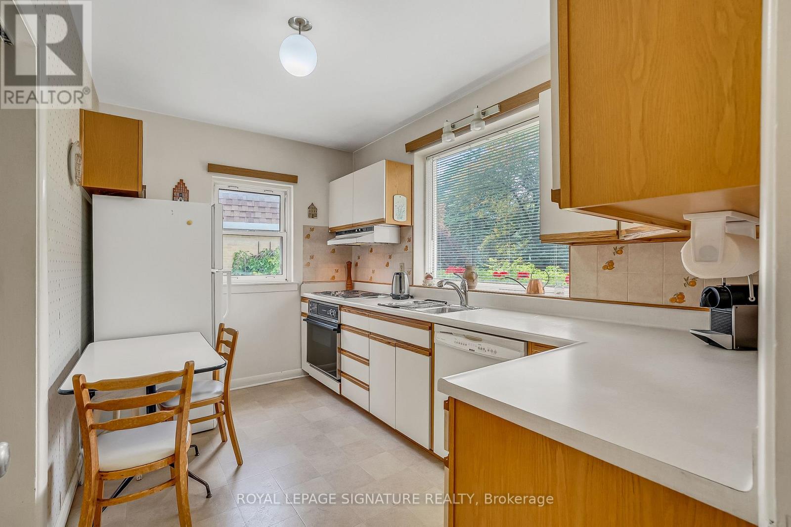 34 Addison Crescent, Toronto, Ontario  M3B 1K8 - Photo 7 - C13418418