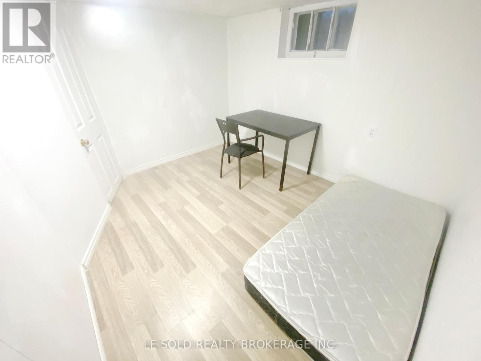 Room Bsmt - 112 Leland Street, Hamilton, Ontario  L8S 3A2 - Photo 4 - X13441728