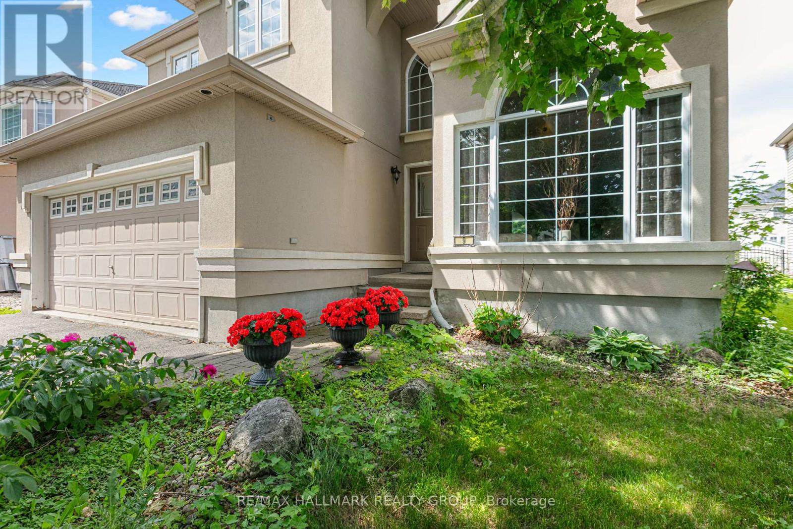 9 BLACKSHIRE CIRCLE, Ottawa, Ontario
