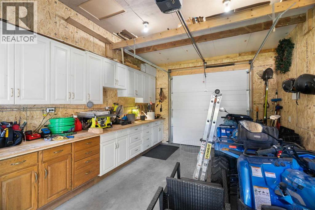 236 50 Avenue E, Claresholm, Alberta  T0L 0T0 - Photo 43 - A2303805