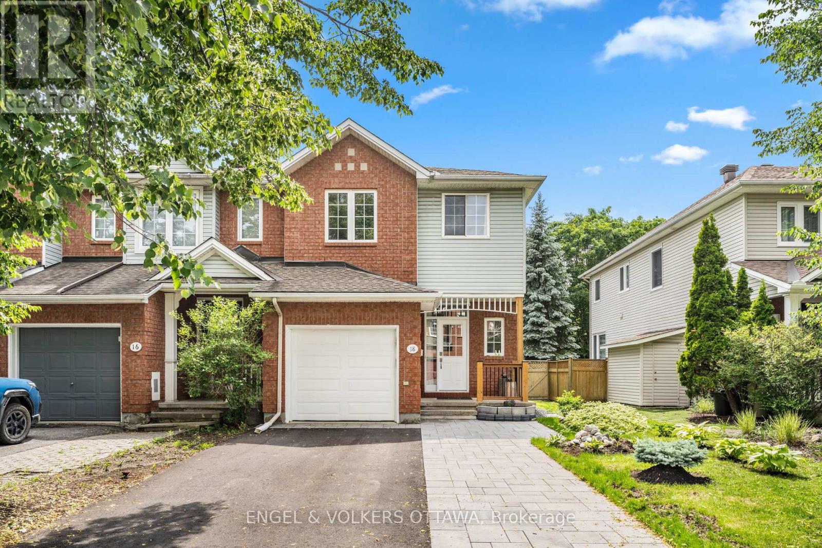 18 CAMBRAY LANE, Ottawa, Ontario