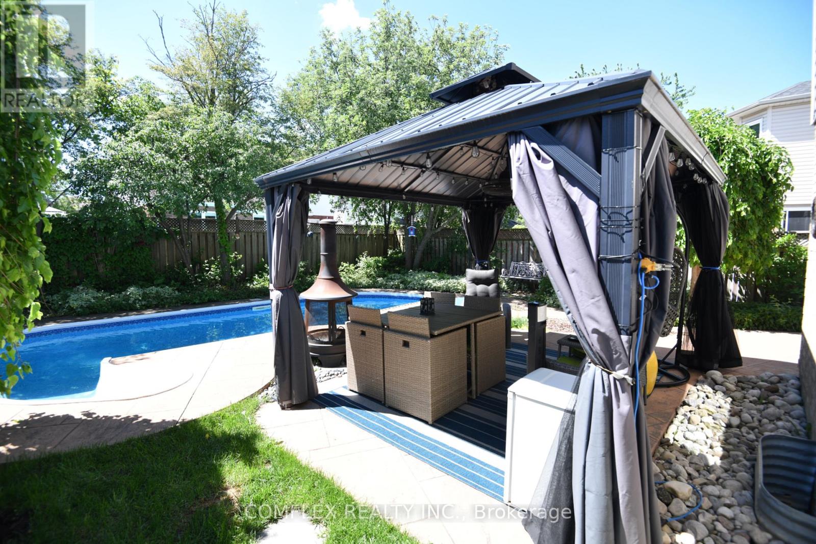 1045 Beaver Valley Crescent E, Oshawa, Ontario  L1J 8N2 - Photo 4 - E13438306