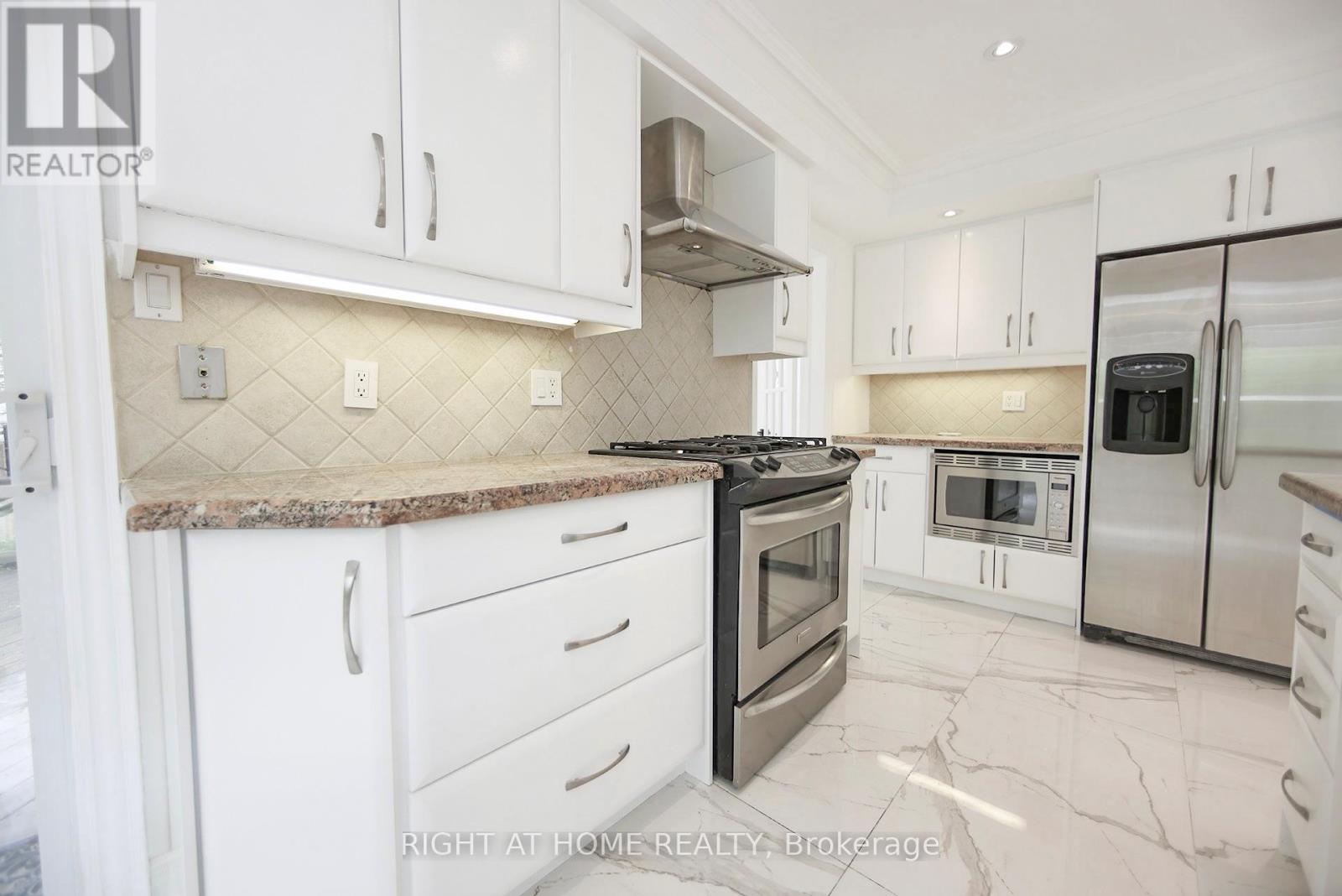 89 Yonge Boulevard NW, Toronto, Ontario  M5M 3G8 - Photo 7 - C13441868