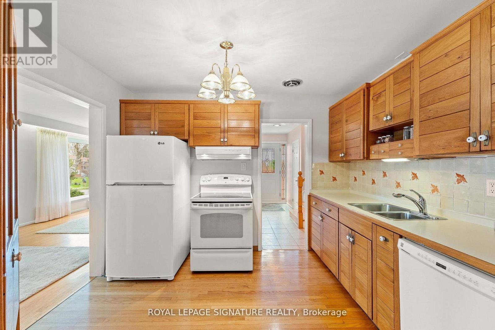 16 Shrewsbury Square, Toronto, Ontario  M1T 1L2 - Photo 10 - E13441858