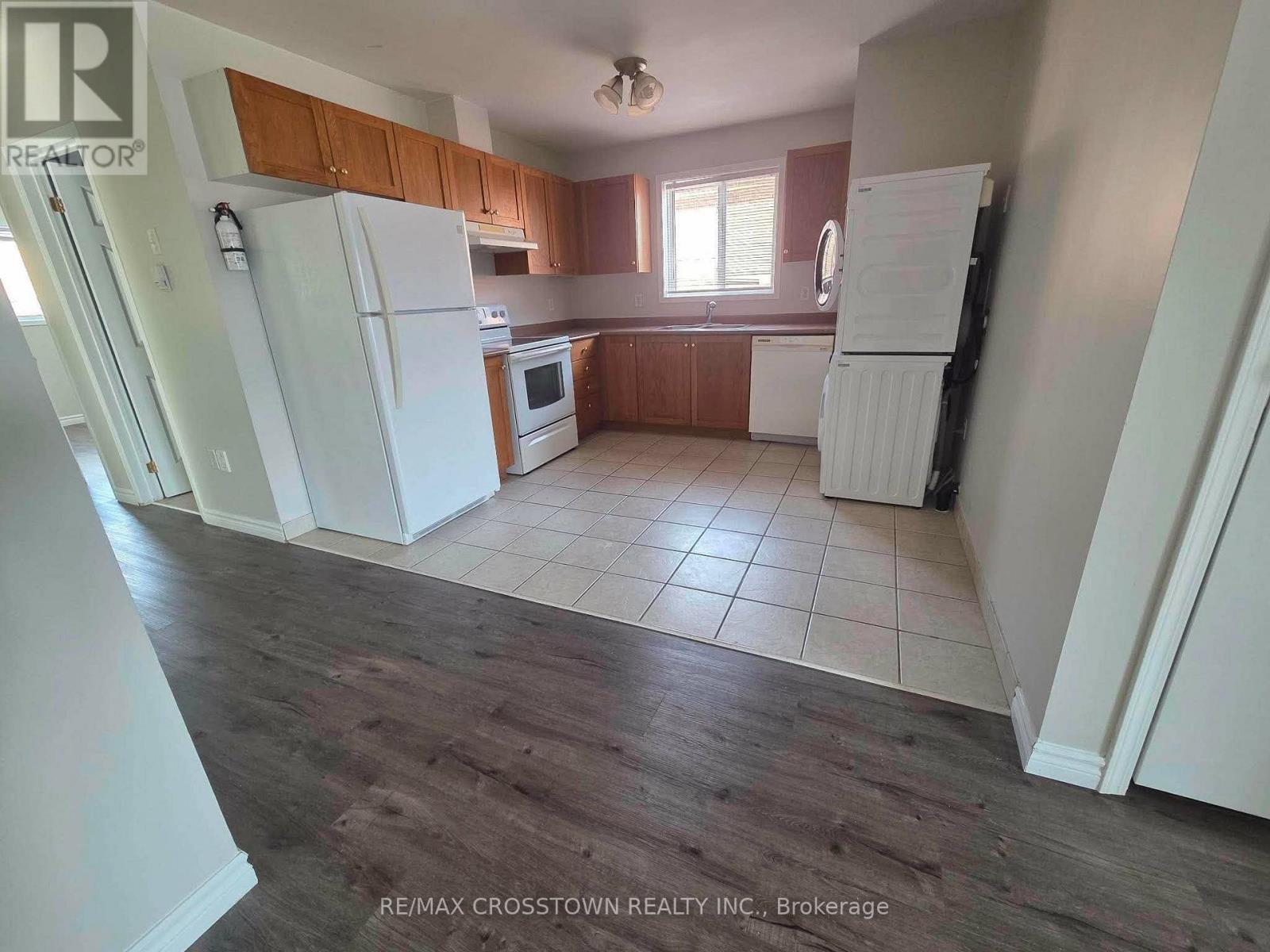 22 Larkin Drive, Barrie, Ontario  L4M 7A9 - Photo 4 - S13441866