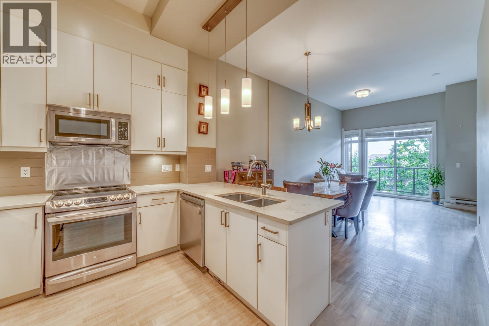 113 3525 Chandler Street, Coquitlam, British Columbia  V3E 0L9 - Photo 2 - R3135190