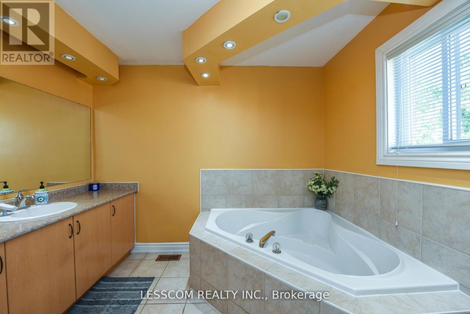 30 Fairhill Avenue, Brampton, Ontario  L7A 2E7 - Photo 20 - W13441822