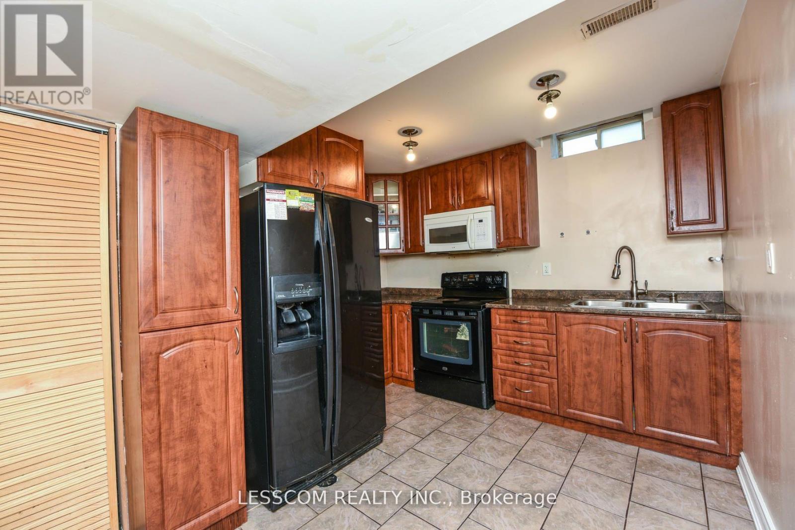 30 Fairhill Avenue, Brampton, Ontario  L7A 2E7 - Photo 34 - W13441822