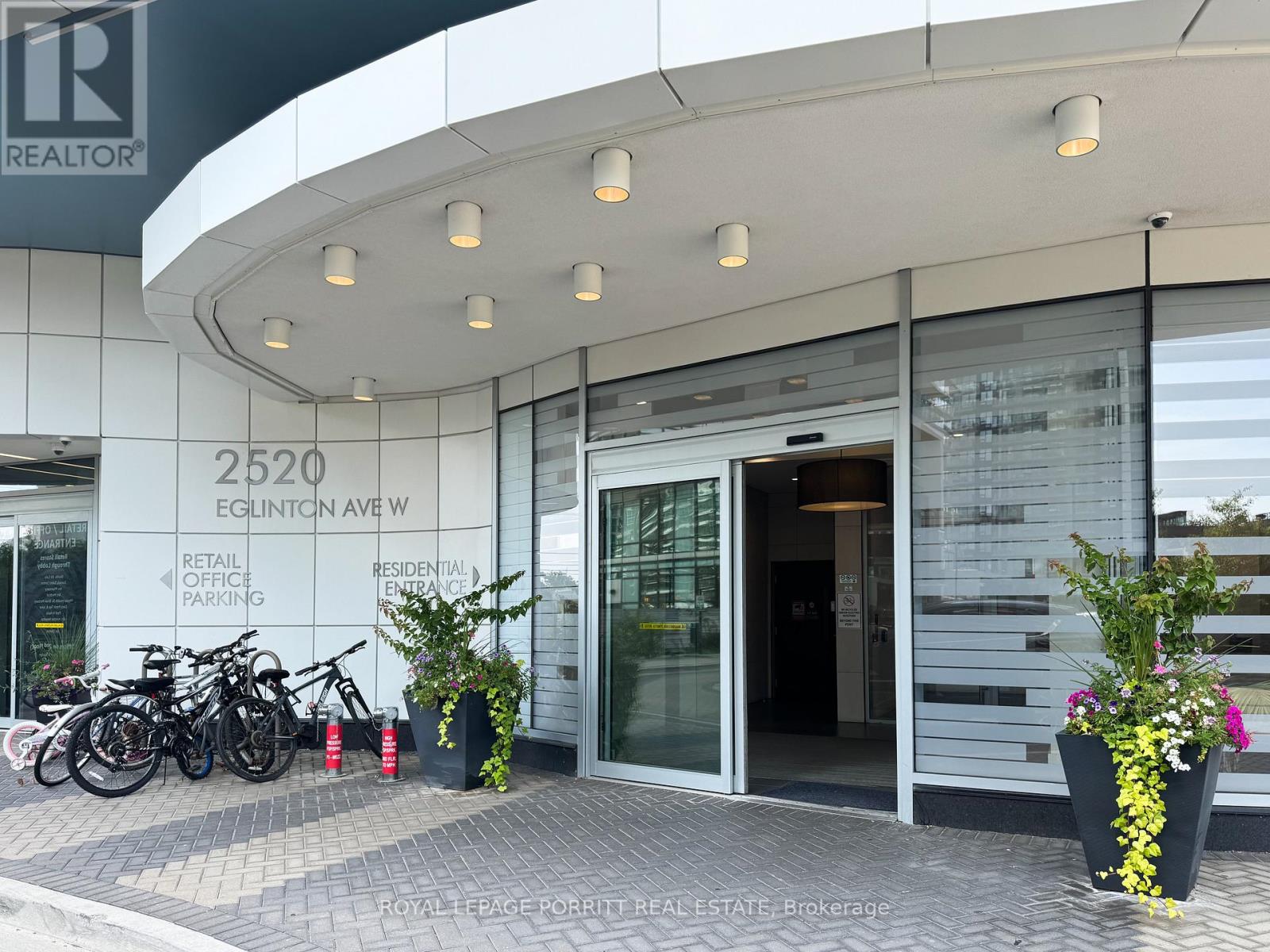 408 - 2520 Eglinton Avenue W, Mississauga, Ontario  L5M 0Y2 - Photo 2 - W13441824