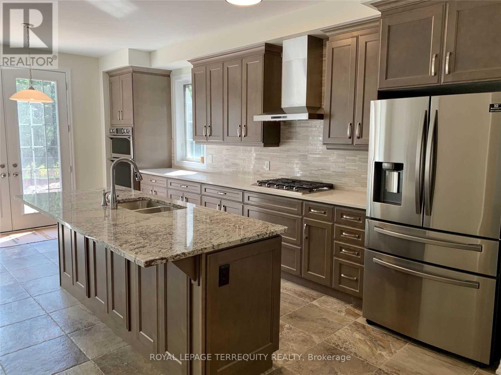 3321 Vernon Powell Drive, Oakville, Ontario  L6H 0Y4 - Photo 4 - W13441872
