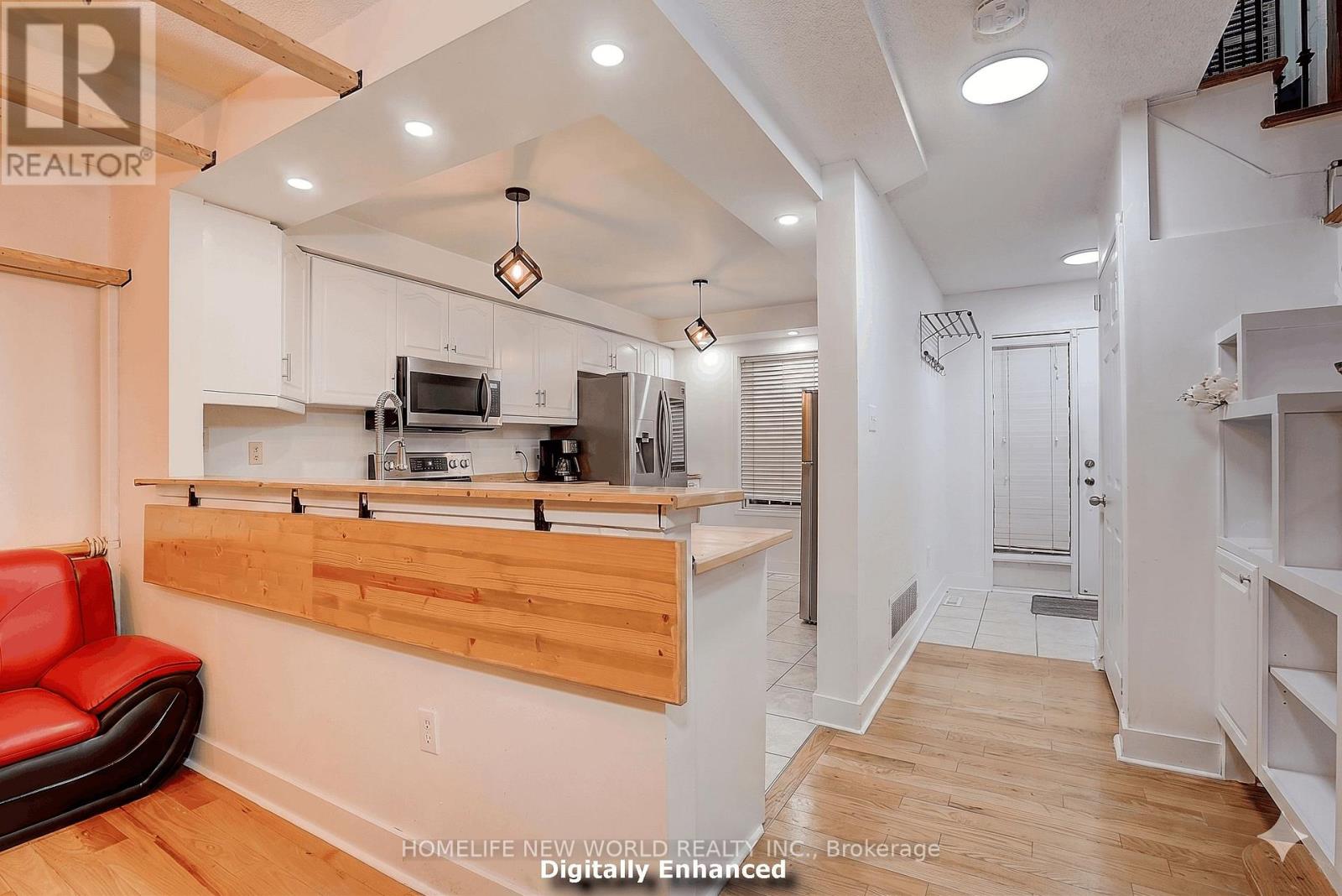 10 - 199 Hillcrest Upper Avenue, Mississauga, Ontario  L5B 4L5 - Photo 4 - W13441880