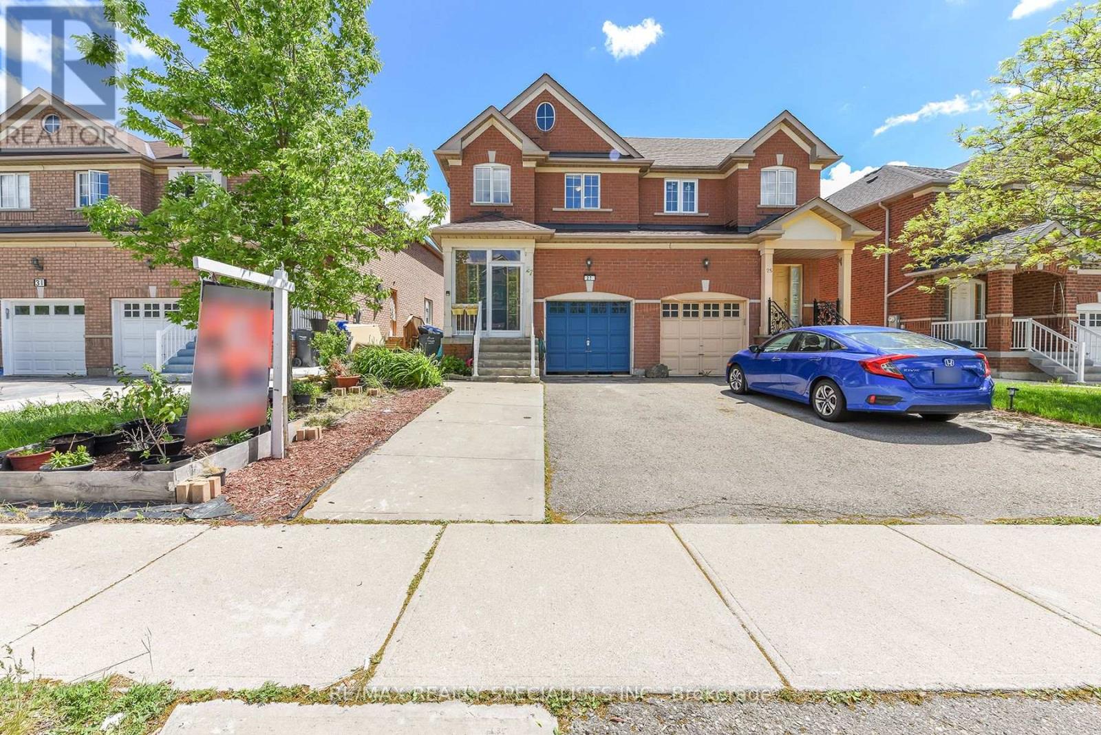 27 Rotunda Street, Brampton, Ontario  L6X 5E5 - Photo 1 - W13441898