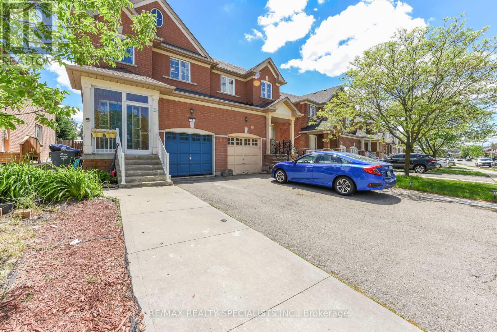 27 Rotunda Street, Brampton, Ontario  L6X 5E5 - Photo 2 - W13441898
