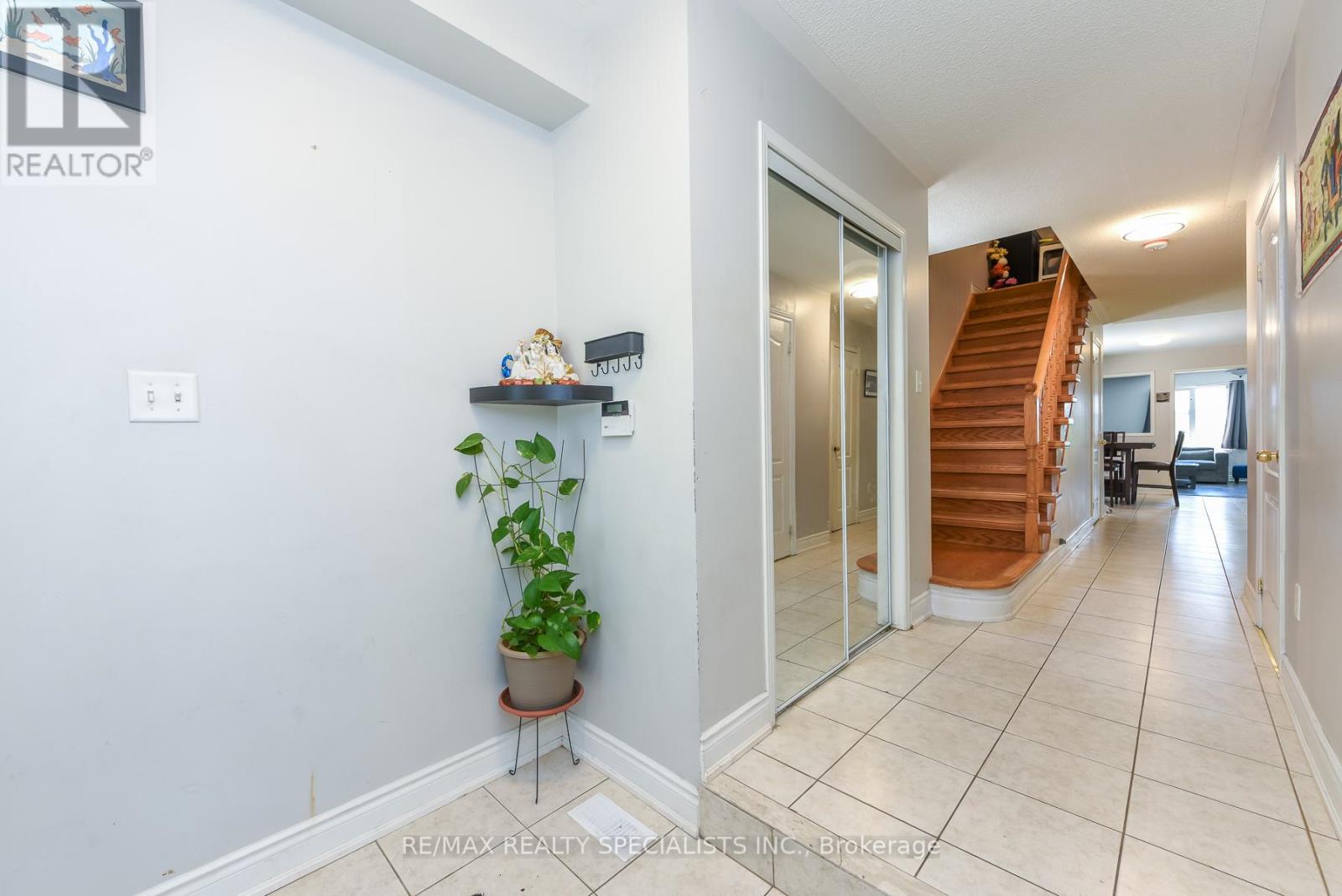 27 Rotunda Street, Brampton, Ontario  L6X 5E5 - Photo 6 - W13441898