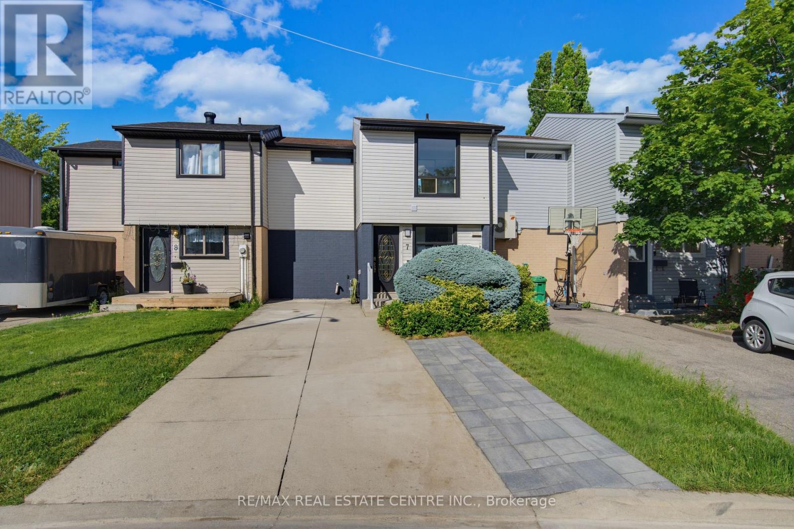 7 Great Oak Court, Brampton, Ontario  L6S 2J9 - Photo 2 - W13438918