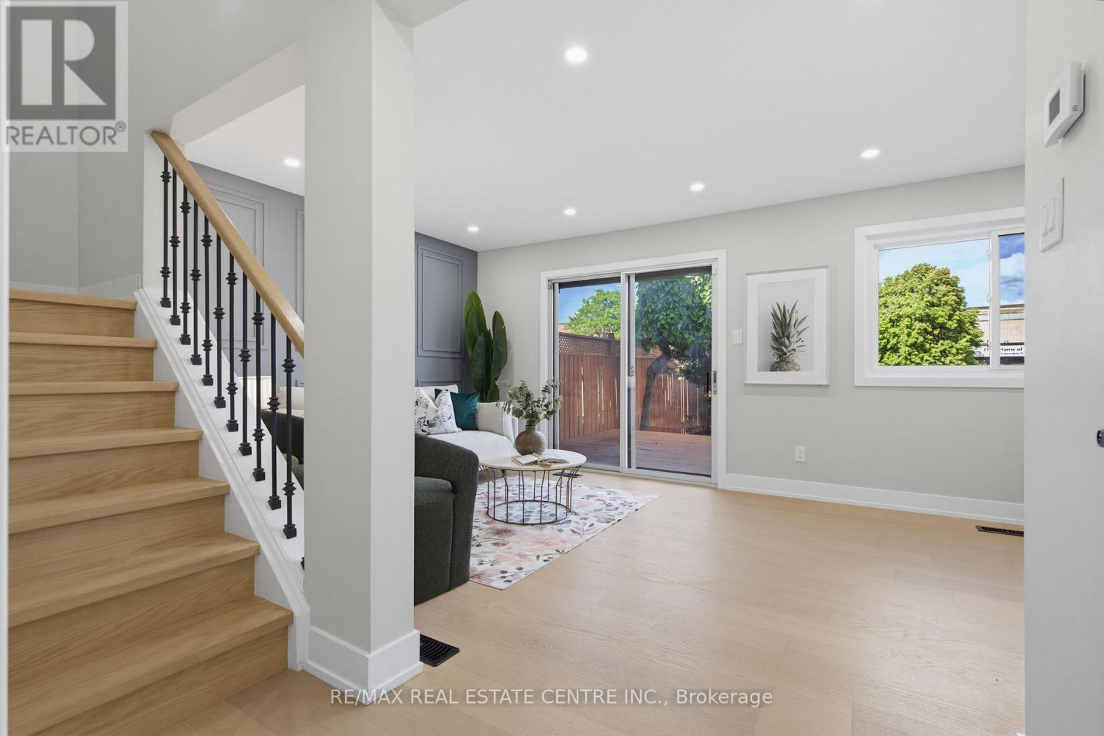 7 Great Oak Court, Brampton, Ontario  L6S 2J9 - Photo 4 - W13438918
