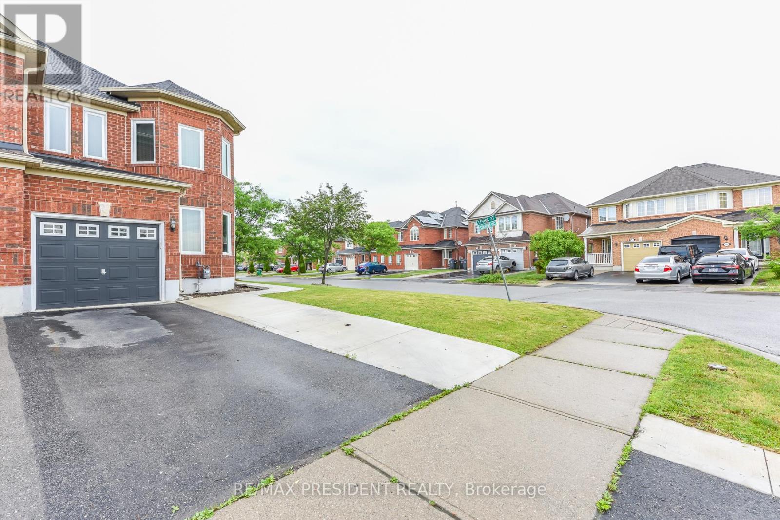 26 Levida Street, Brampton, Ontario  L6P 2Y8 - Photo 3 - W13441462