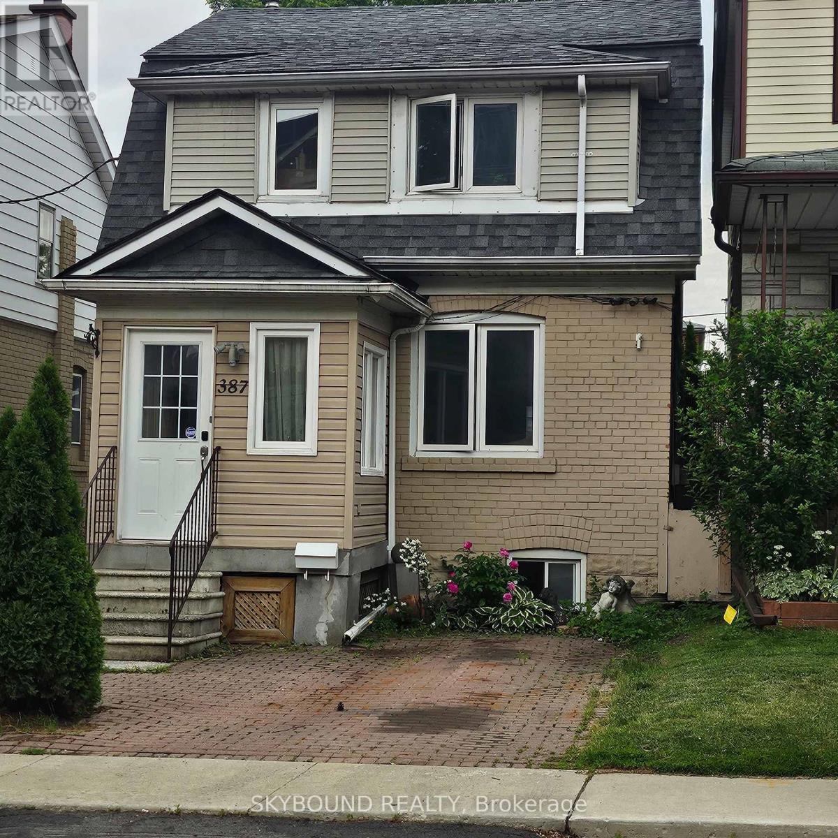 <div class="slider-price">$999,888</div><p>387 Hopewell Avenue, Toronto, Ontario</p>