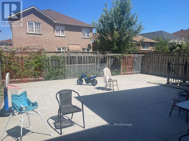 17 Legend Lane, Brampton, Ontario  L6X 5B5 - Photo 7 - W13441922