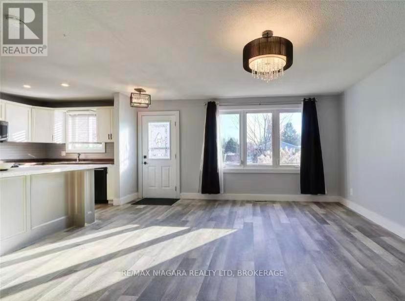 7371 North Dorset Place, Niagara Falls, Ontario  L2J 3T3 - Photo 2 - X13441960