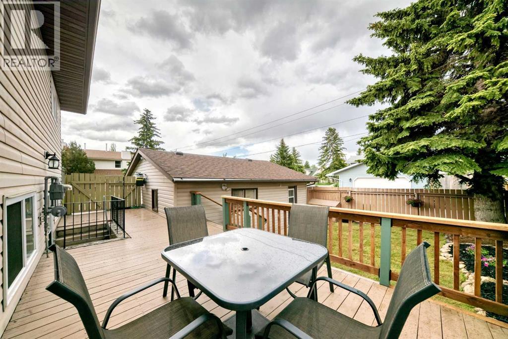 584 Woodhill Place Sw, Calgary, Alberta  T2W 3L5 - Photo 14 - A2320553