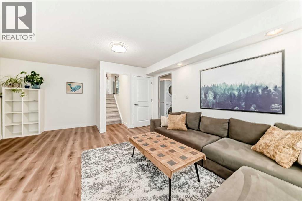 584 Woodhill Place Sw, Calgary, Alberta  T2W 3L5 - Photo 21 - A2320553