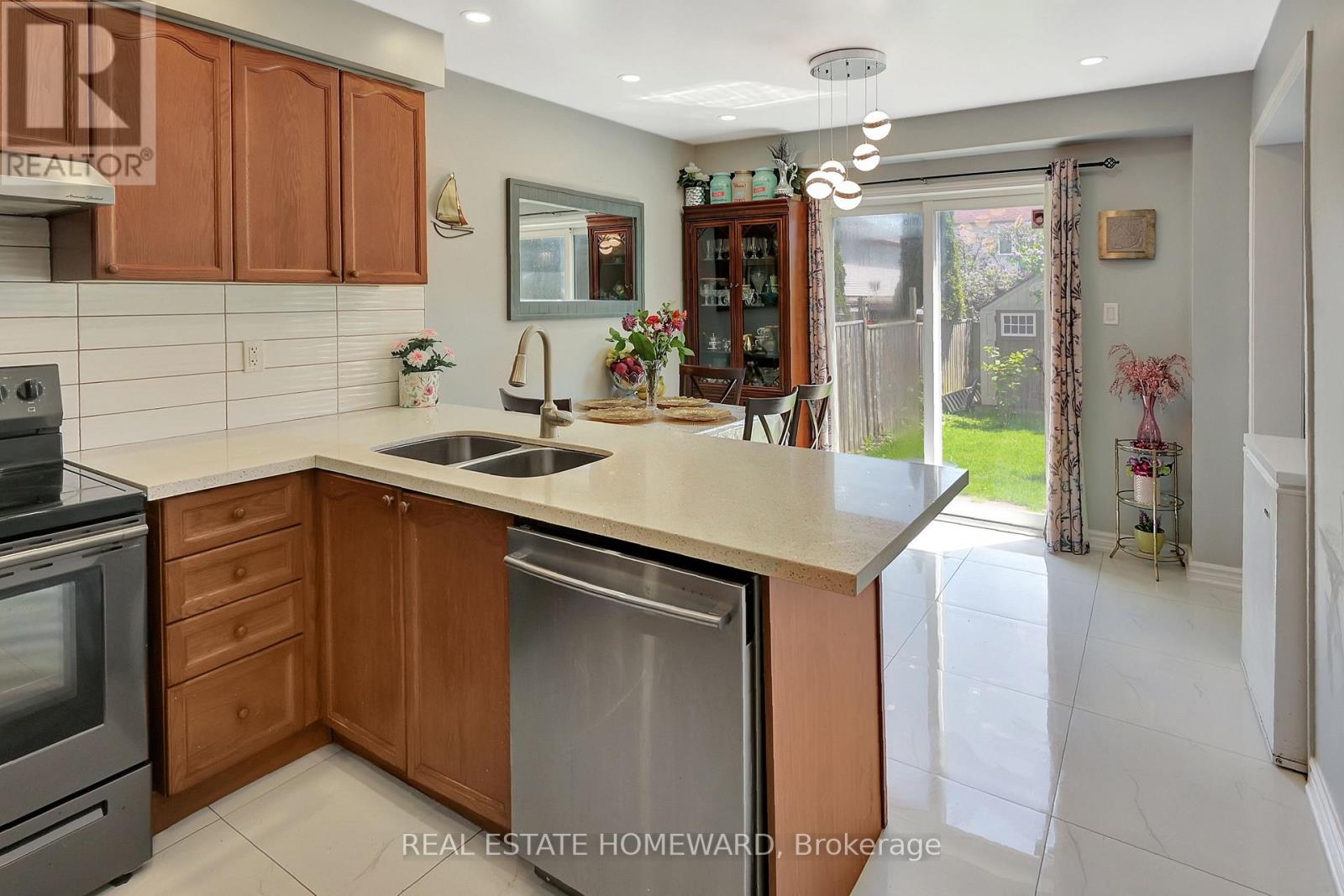 166 Hutton Place, Clarington, Ontario  L1C 5K2 - Photo 8 - E13441956