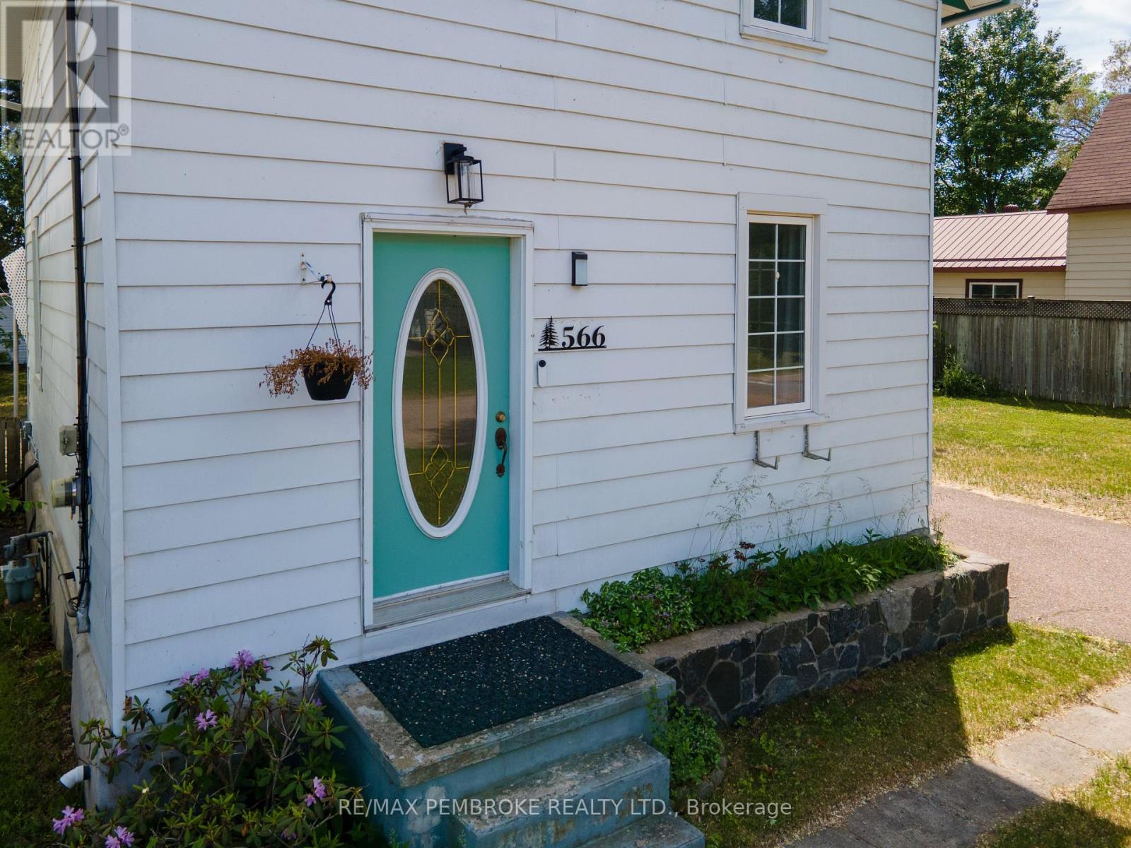 566 Perth Street, Pembroke, Ontario  K8A 6B6 - Photo 2 - X13107086