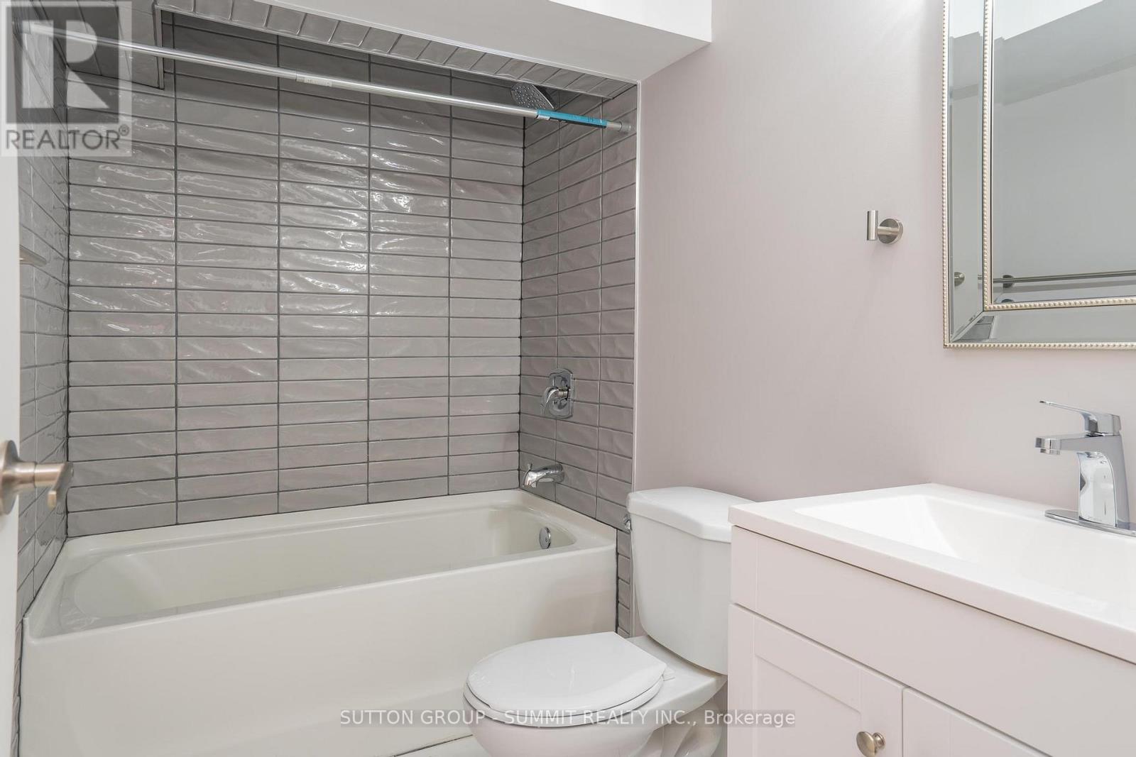 Lower - 208 Giltspur Drive, Toronto, Ontario  M3L 1N5 - Photo 17 - W13441990