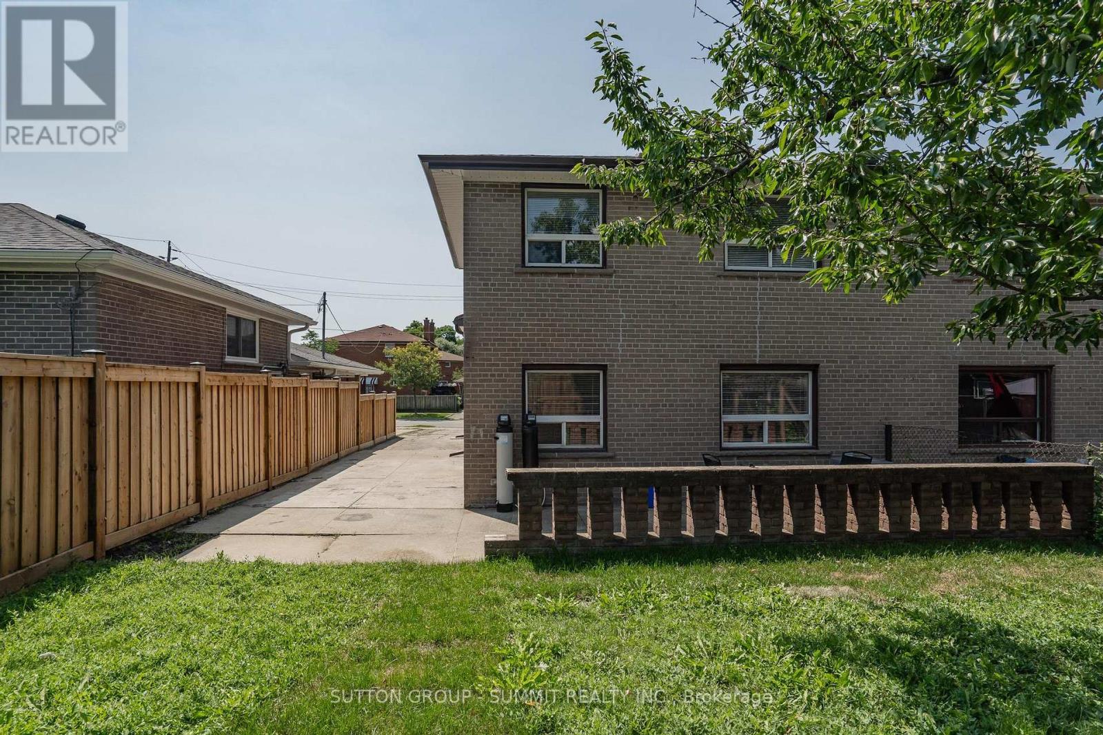 Lower - 208 Giltspur Drive, Toronto, Ontario  M3L 1N5 - Photo 22 - W13441990