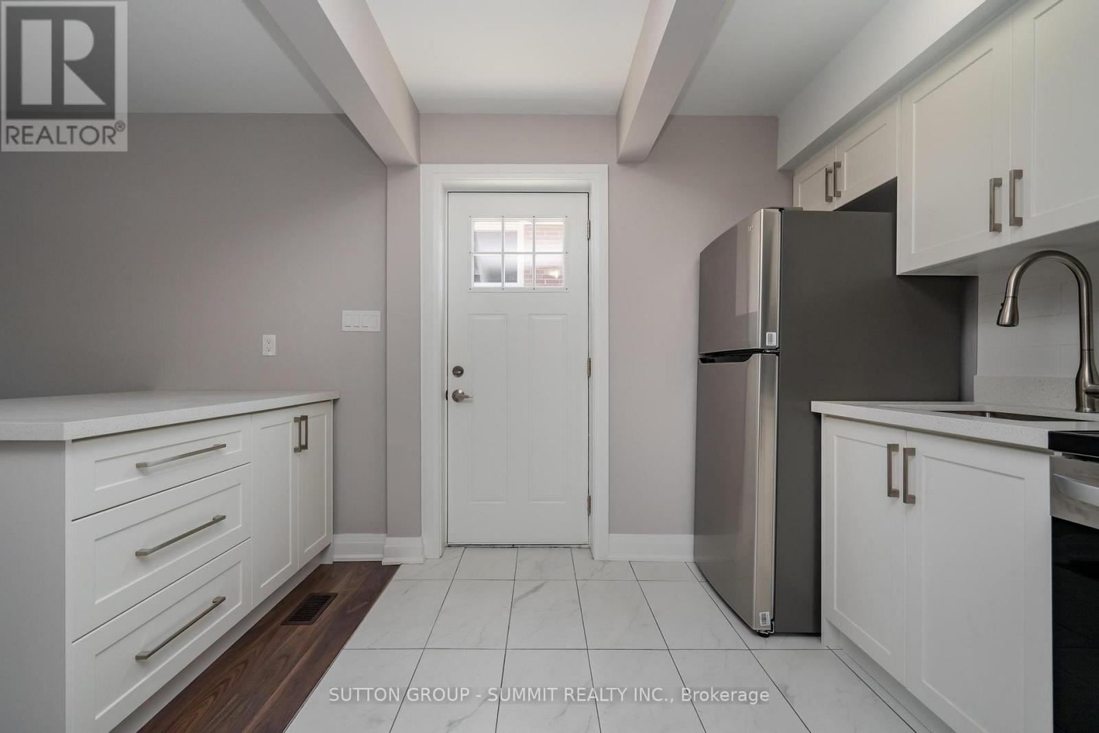 Lower - 208 Giltspur Drive, Toronto, Ontario  M3L 1N5 - Photo 3 - W13441990