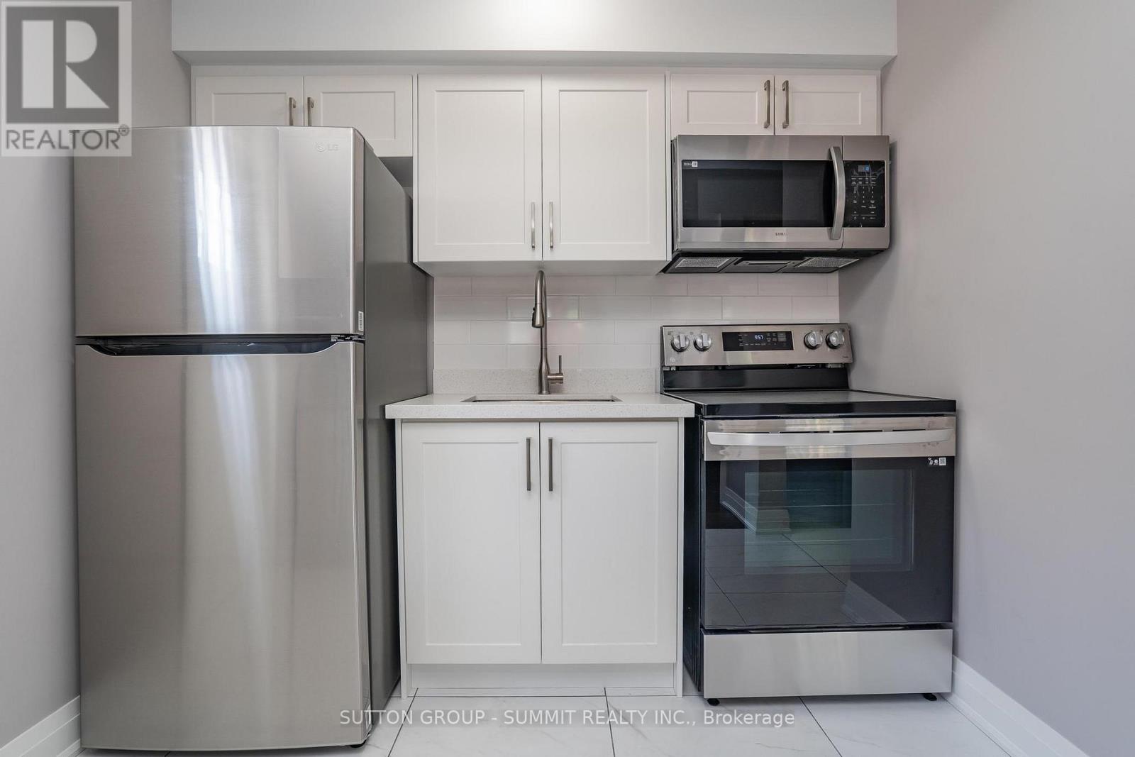 Lower - 208 Giltspur Drive, Toronto, Ontario  M3L 1N5 - Photo 4 - W13441990