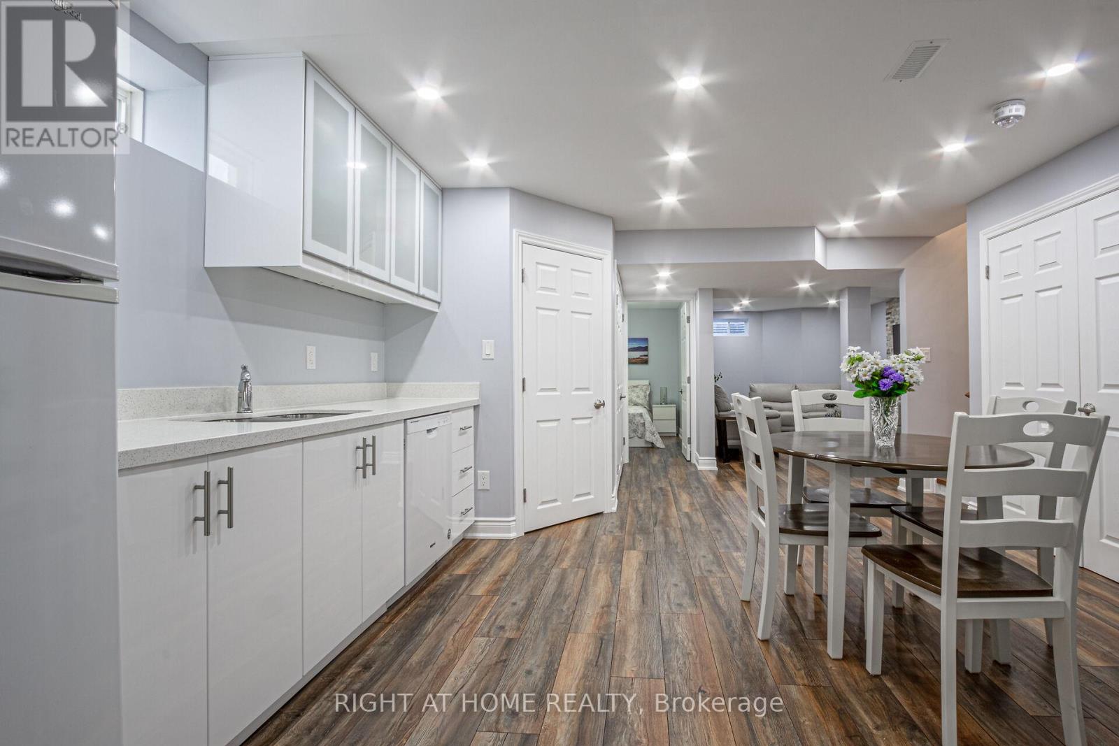 557 Settlers Road W, Oakville, Ontario  L6M 1N7 - Photo 25 - W13442020