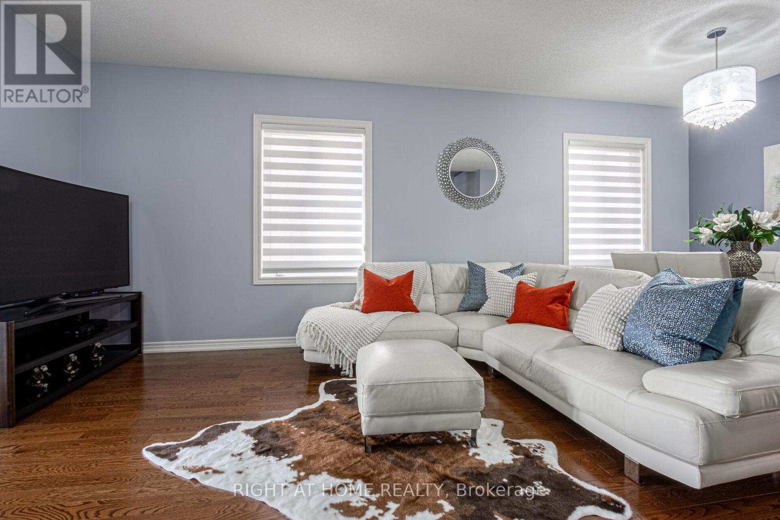 557 Settlers Road W, Oakville, Ontario  L6M 1N7 - Photo 3 - W13442020